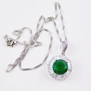 14K White Gold Green Emerald Pendant Necklace